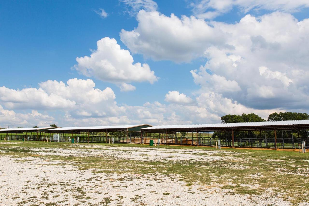 Nrs Event Center & Guest Ranch Guest house 3*